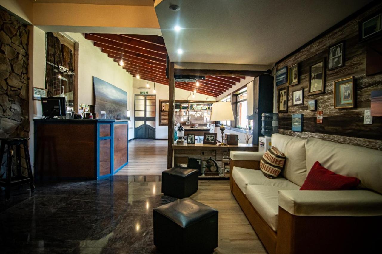 Las Avutardas Hosteria El Calafate Esterno foto