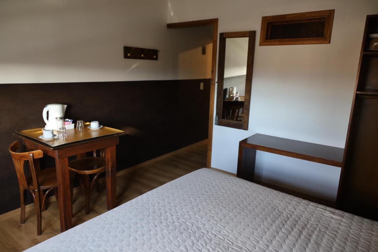 Las Avutardas Hosteria El Calafate Esterno foto