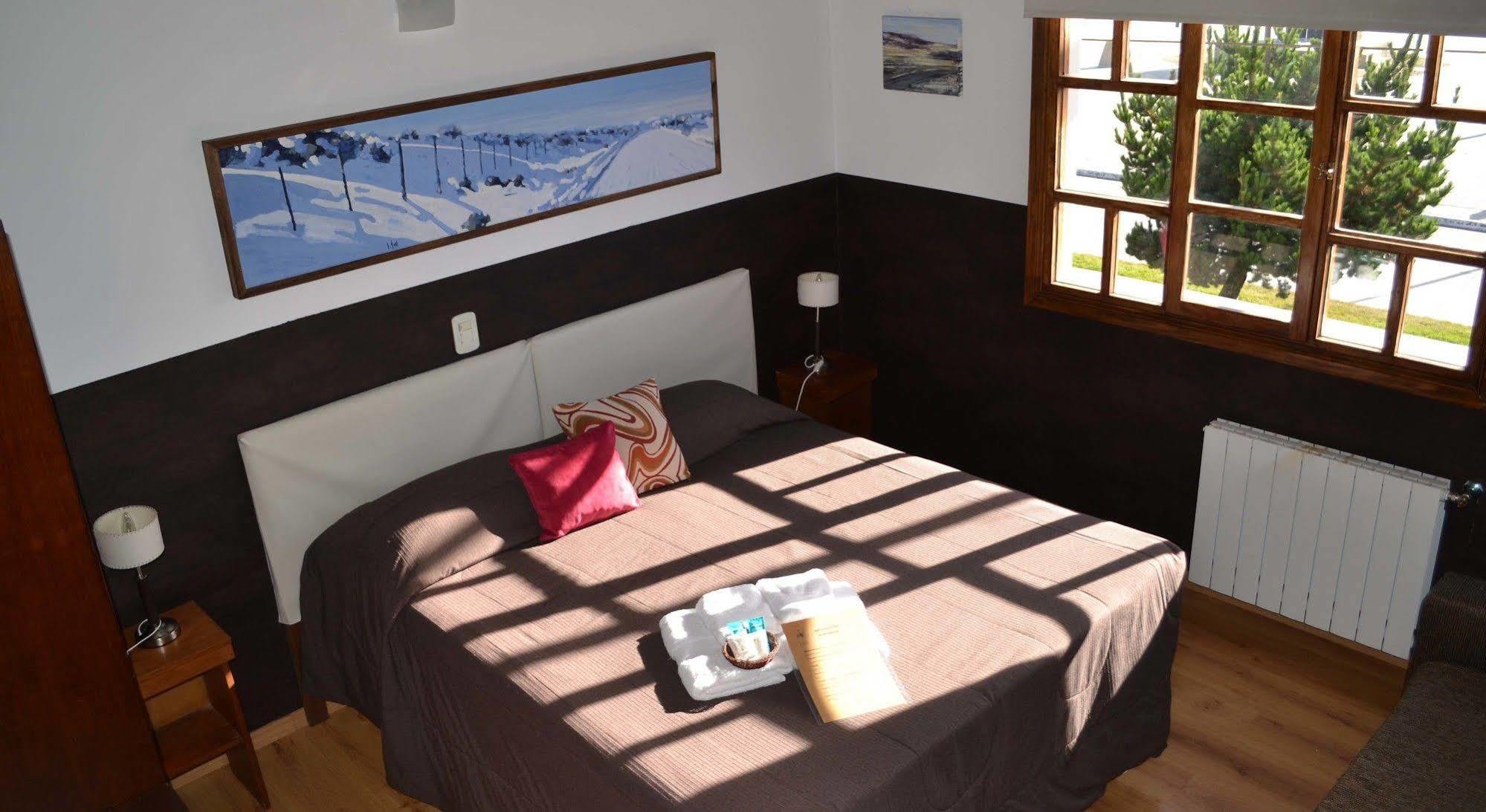 Las Avutardas Hosteria El Calafate Esterno foto