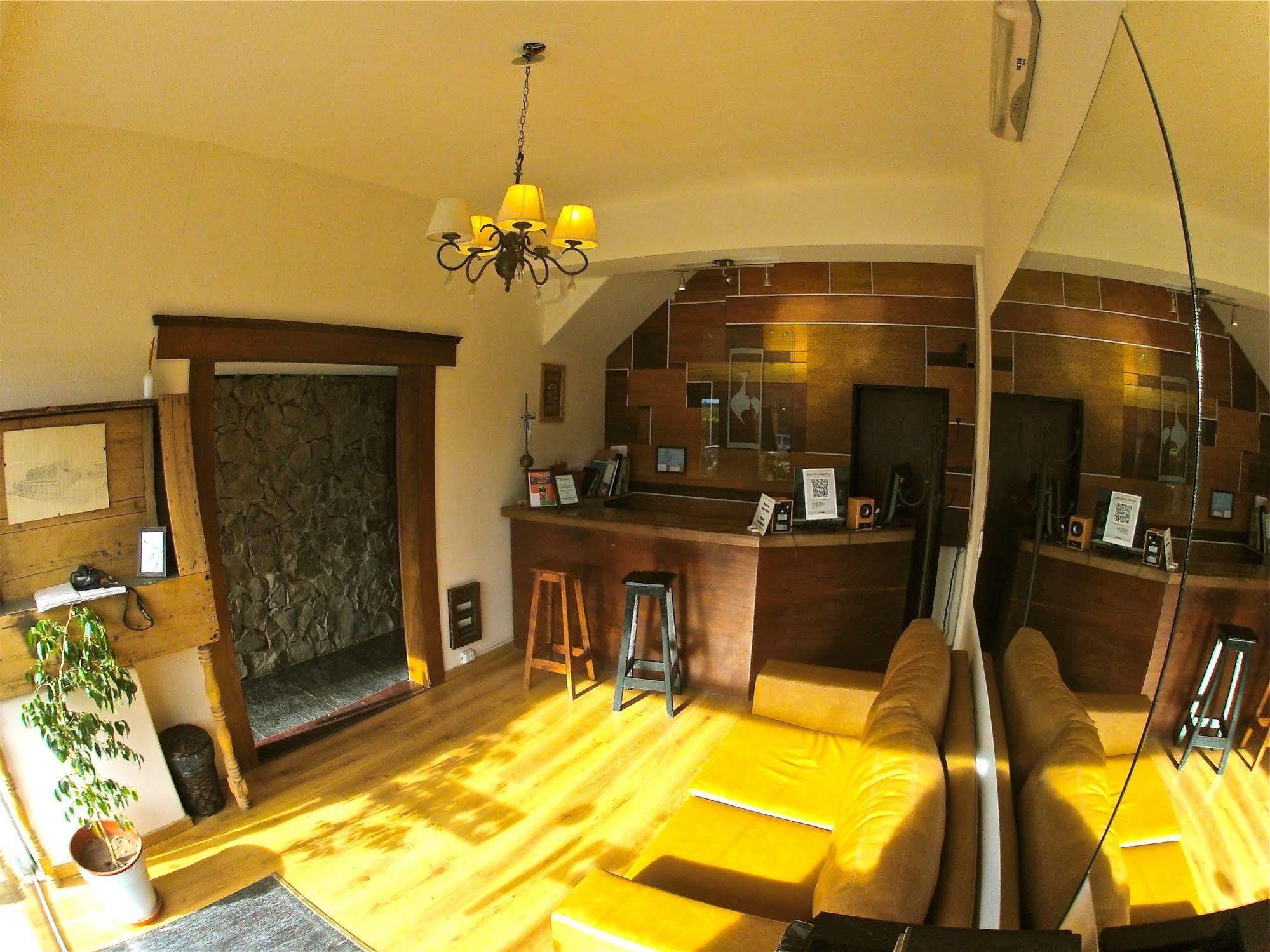 Las Avutardas Hosteria El Calafate Esterno foto